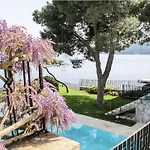 Bueyuekada I Private Pier & Seawater Pool *
