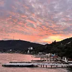 Bueyuekada I Private Pier & Seawater Pool Istanbul
