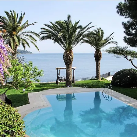 Villa Bueyuekada I Private Pier & Seawater Pool Istanbul