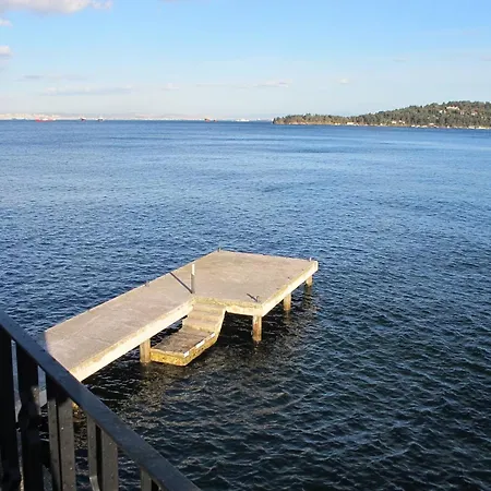 Villa Bueyuekada I Private Pier & Seawater Pool Istanbul